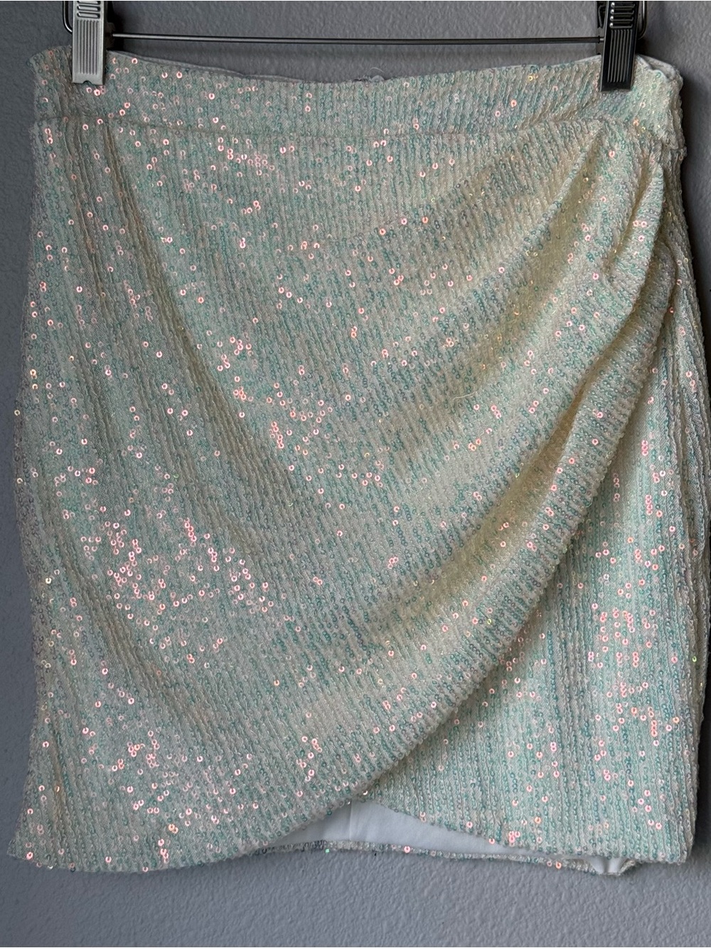 Fashion Nova Cream Iridescent Sequin Wrap Mini Skirt Women’s Size Large Stretch